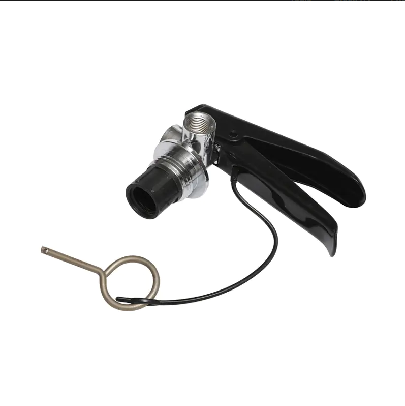 Jaká je hlavní role suchého ventilu v hasicích přístrojích na suchém prášku? Jak řídí uvolňování a injekci hasicí látky suchého prášku?